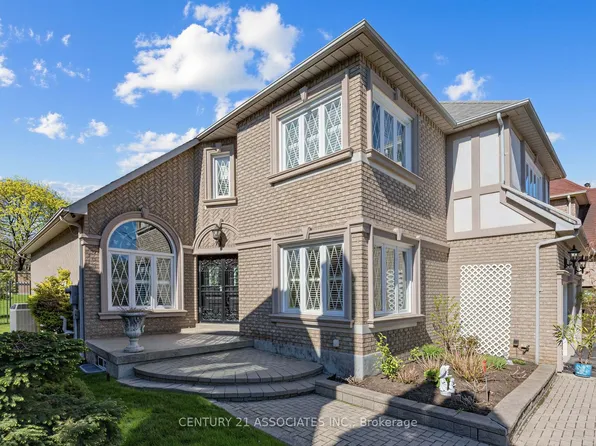 1478 Estes Cres, Mississauga, ON L5V 1M4