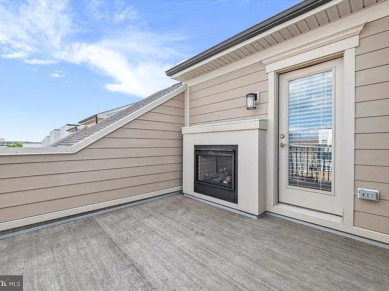 115 Dickenson Dr — Photo 30