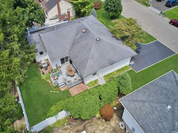 600 Saint George Avenue, North Babylon, NY 11703