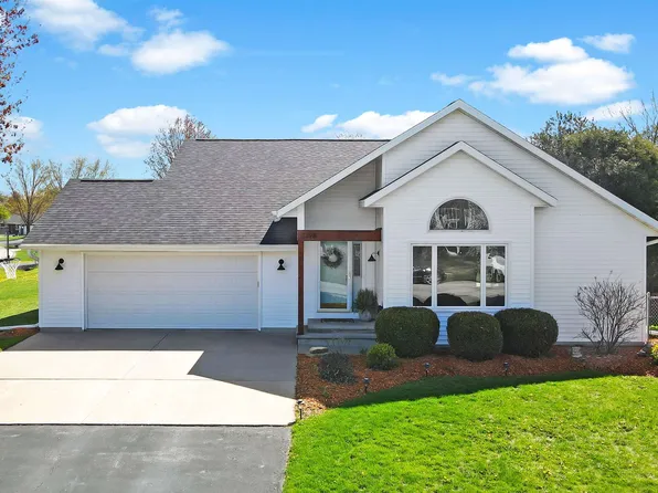 N1398 Fairwinds Dr, Greenville, WI 54942