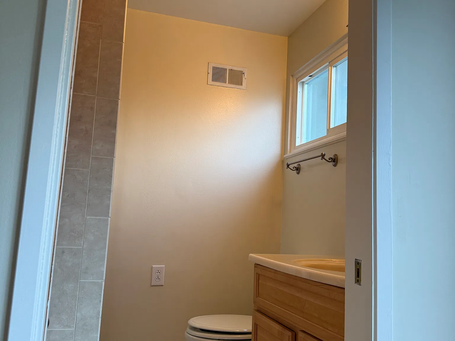 3 bed, 1210 sqft, $6,000 — Photo 3