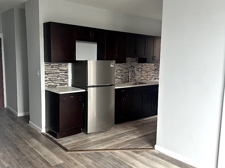 43 Broadway #43 — Photo 2