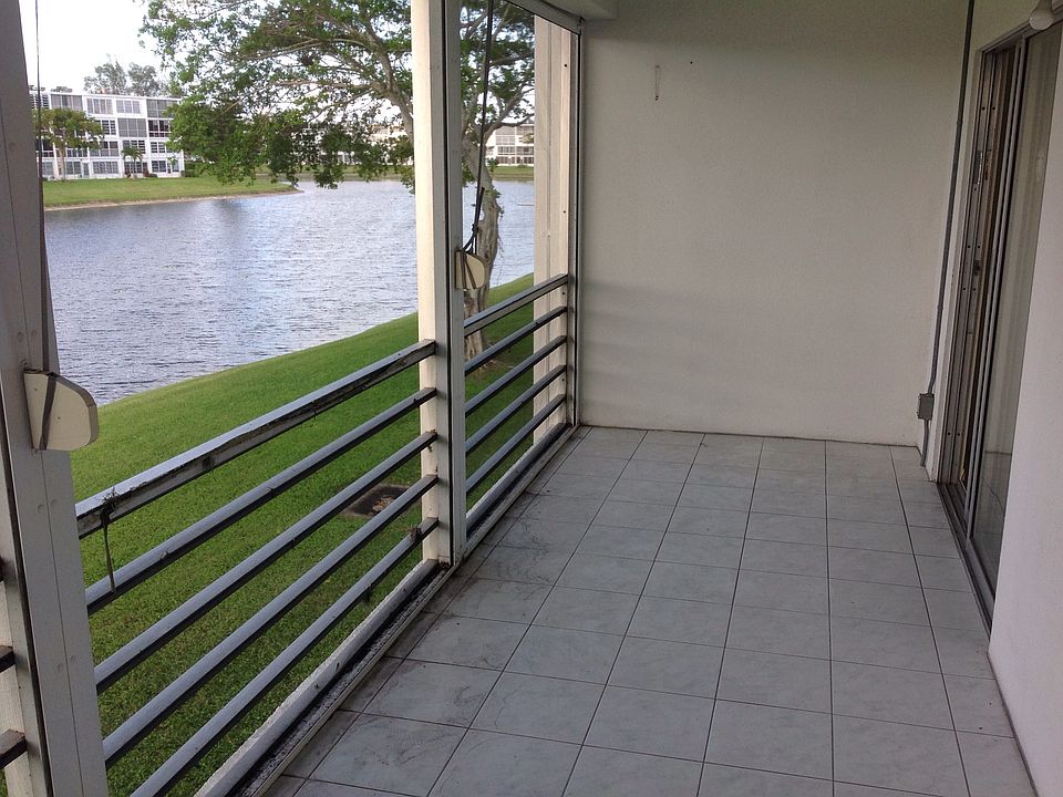 1st image of 2040 Harwood Dr #D