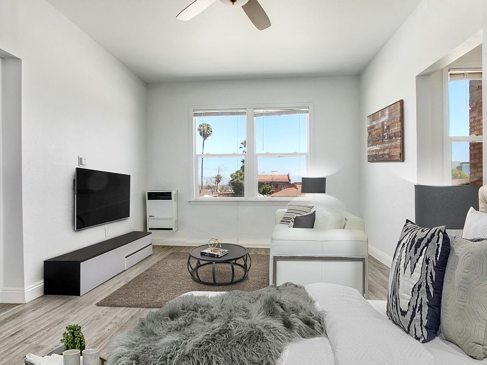 #403 Living/Bedroom