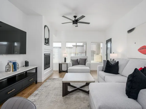 5450 E Deer Valley Dr, Phoenix, AZ
