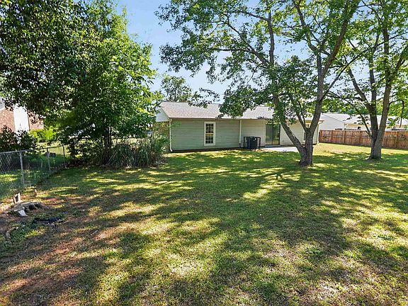 3rd image of 108 Sedgefield Ct