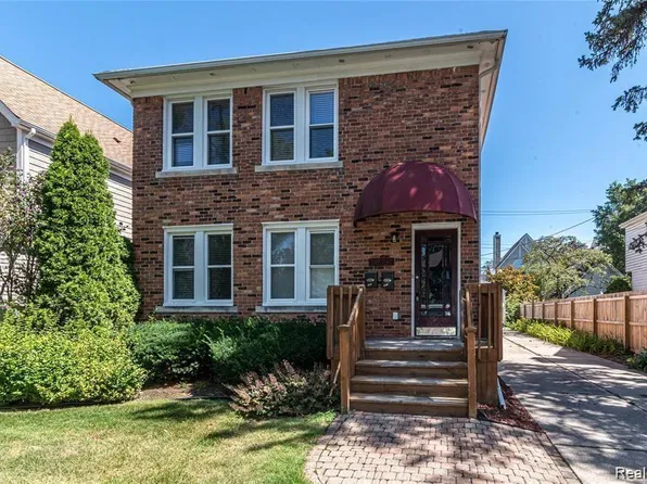 939 Chester St, Birmingham, MI 48009