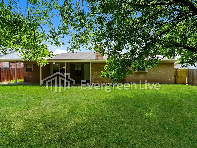 2417 Meadow Vw — Photo 18