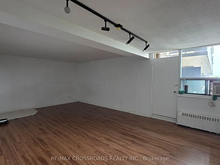 180 Markham Rd #921 — Photo 26