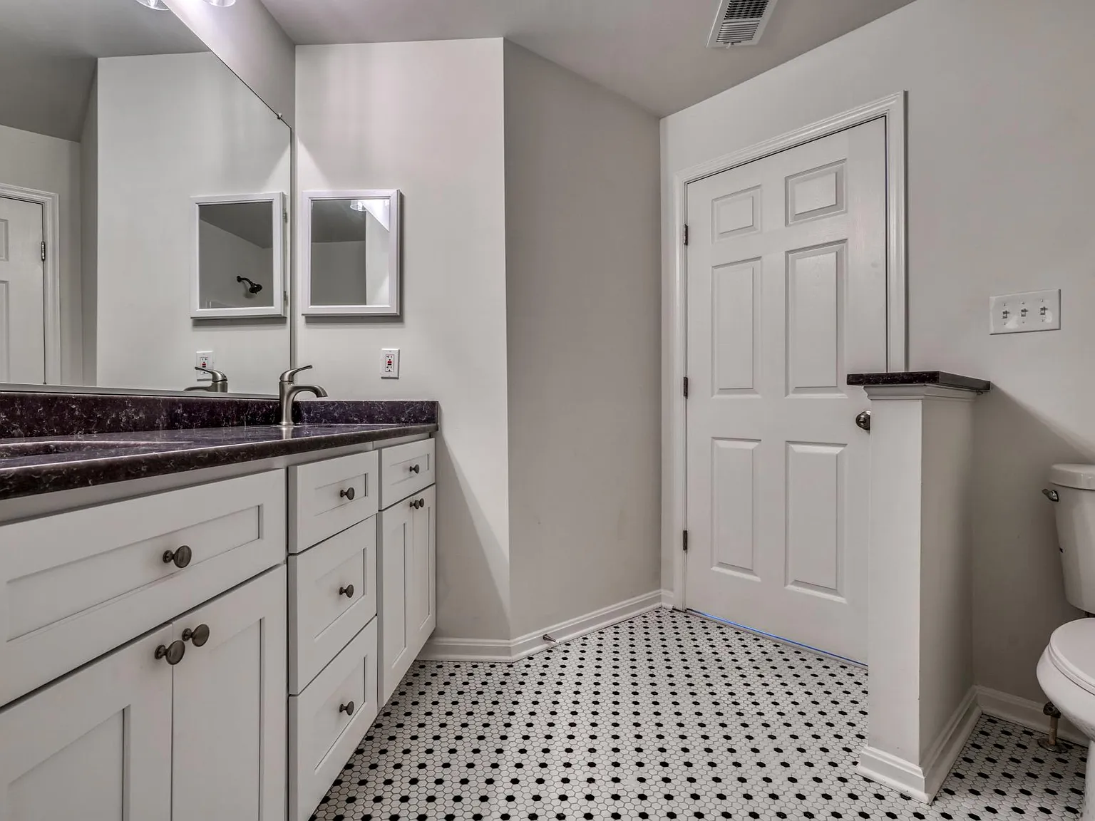 2 bed, 1388 sqft, $2,200 — Photo 2