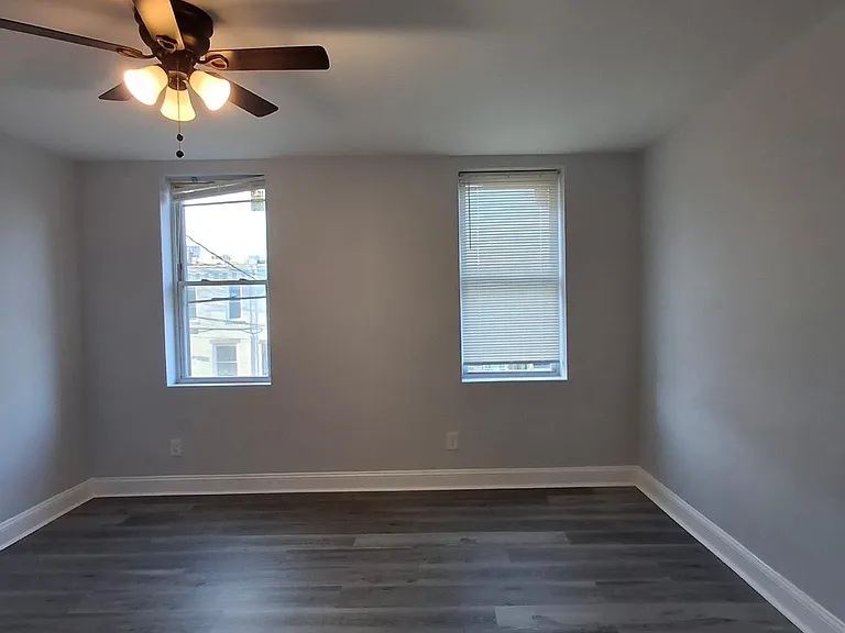 2040 Dennie St — Photo 11