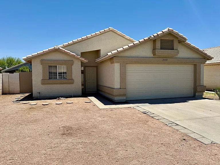 7707 W Rancho Dr — Photo 2