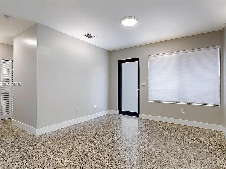 101 W 11th St #4 — Photo 12