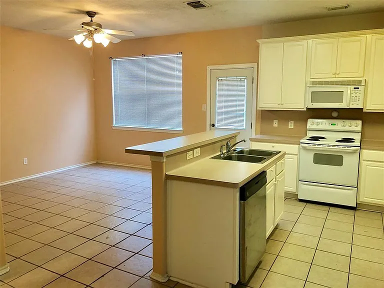 3318 Palston Bend Ln — Photo 2
