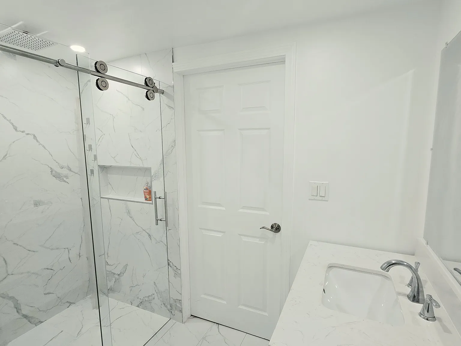 3 bed, 1000 sqft, $2,900 — Photo 3
