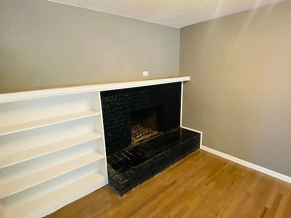 2nd image of 1542 Williston St