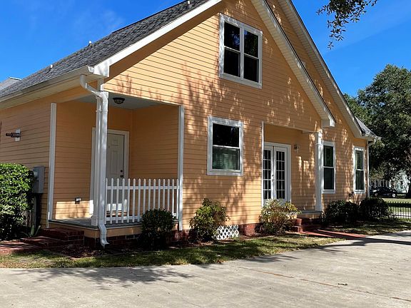 5th image of 6 Garden District Pl