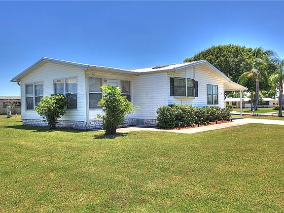 3rd image of 815 Bougainvillea Cir