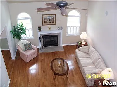 3 bed, 2.5 bath, 2252 sqft, $3,000 — Photo 4