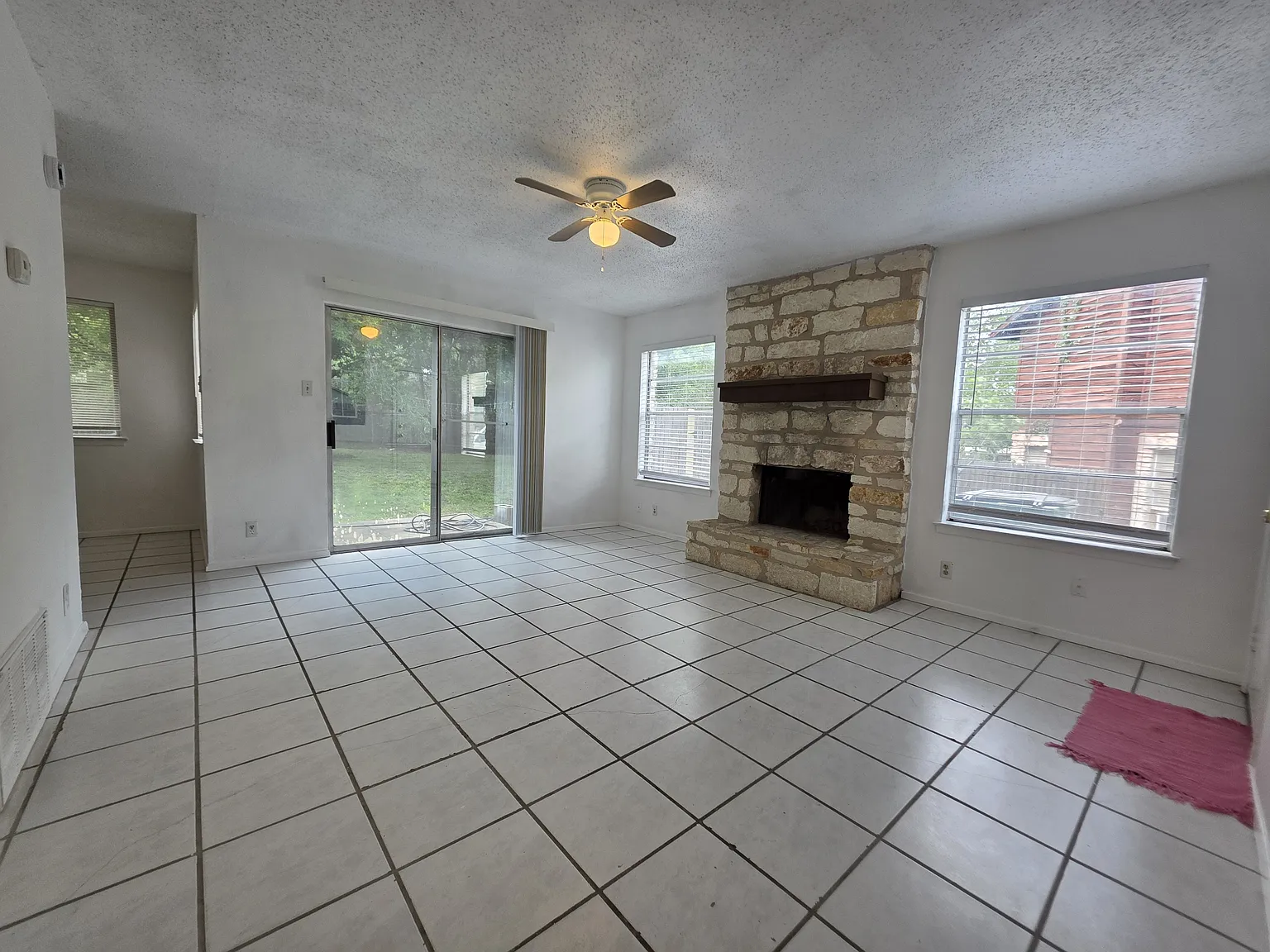 3 bed, 2.5 bath, 1150 sqft, $1,650 — Photo 2