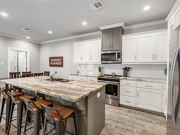 4th image of 3609 Kenyon Dr