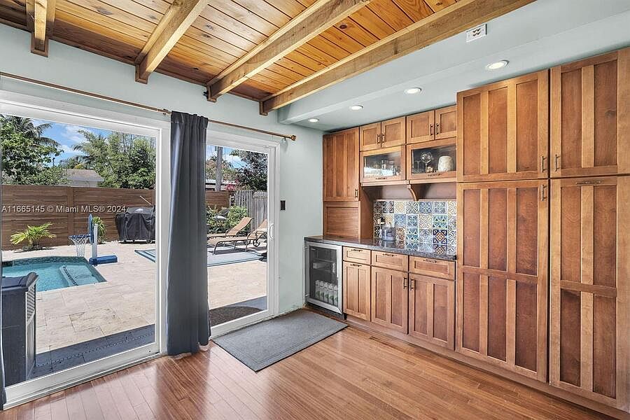 1st image of 223 NE 17th Ave #223