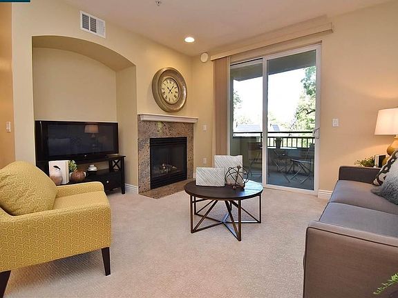 4th image of 1310 Creekside Dr Unit 201