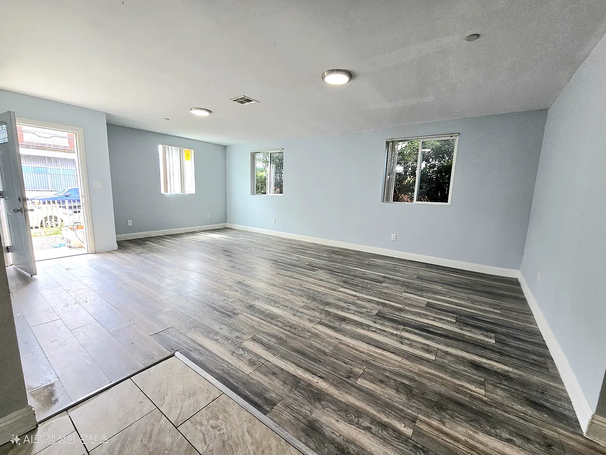 Building Photo - 715 W 58th St #1