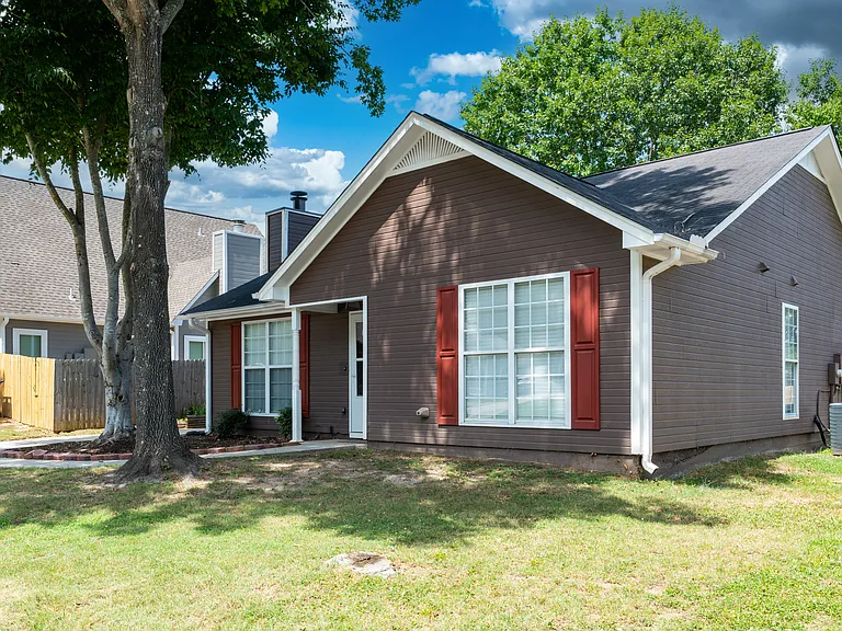 132 King James Ct — Photo 3