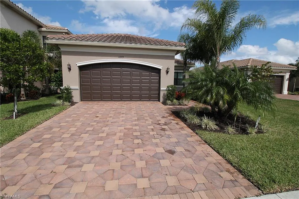 3 bed, 2.5 bath, 2213 sqft, $8,000 — Photo 1