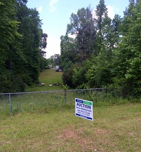 2nd image of 1063 Hammett Rd