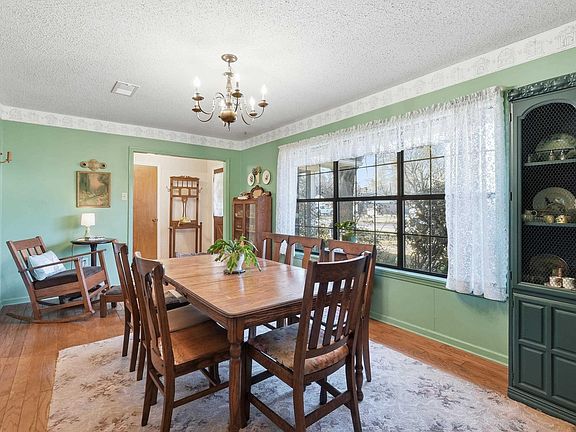 4th image of 2 Pin Oak Dr