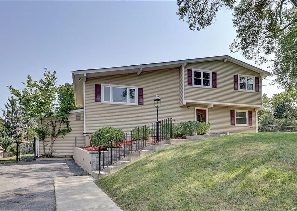 1st image of 5 Evergreen Ln