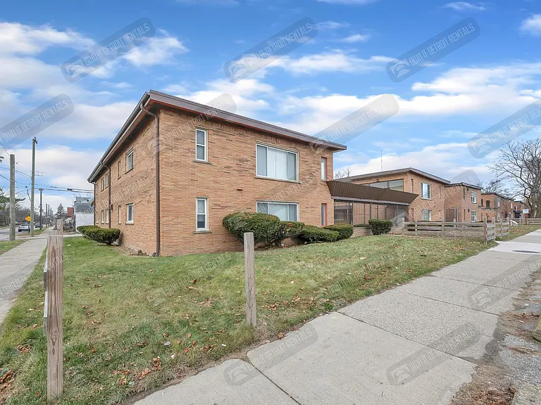 16705 Greenfield Rd #6 — Photo 2