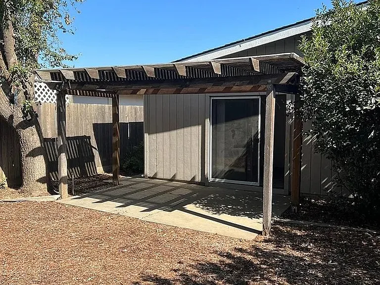 907 Princeton Pl — Photo 12