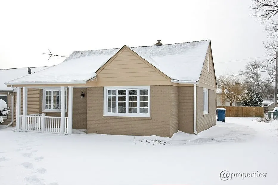 7021 W 113th Pl photo 1