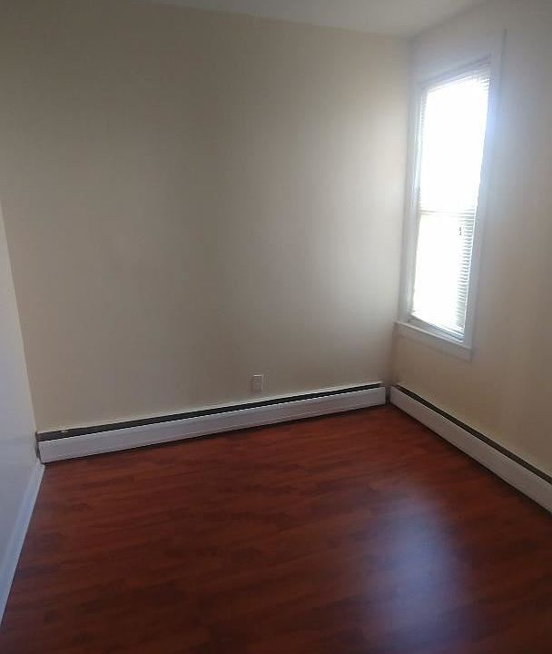 136 danforth 2nd bed