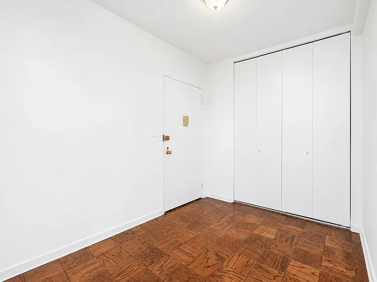 360 W 22nd St #12A — Photo 6