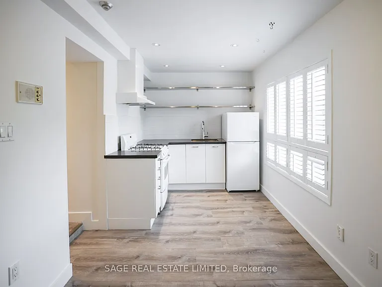 8 Brookmount Rd #2 — Photo 2