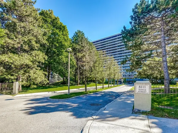 8111 Yonge St Unit 1612, Markham, ON L3T 4V9