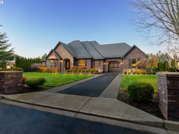 220 River Club Dr, Roseburg, OR 97471