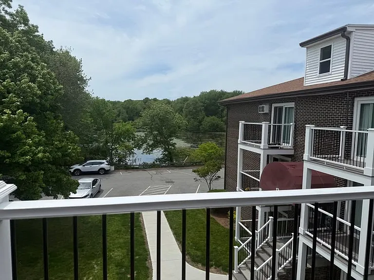 Pondsview Apartments — Photo 167