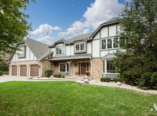 3112 Turnberry Rd, St Charles, IL 60174