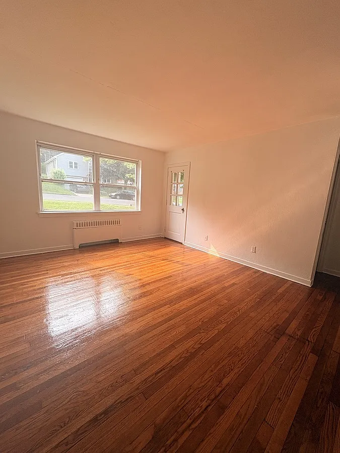 2 Bedroom in Autumn Park Apartments — Photo 1