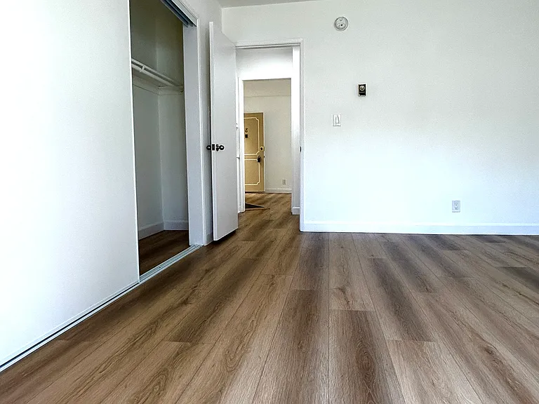 1220 Wellesley Ave #8 — Photo 11