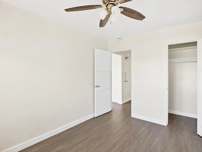 2324 Chatsworth Blvd — Photo 10