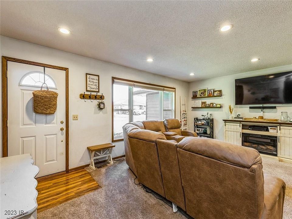 600 3rd St, Lynnville, IA 50153 Zillow