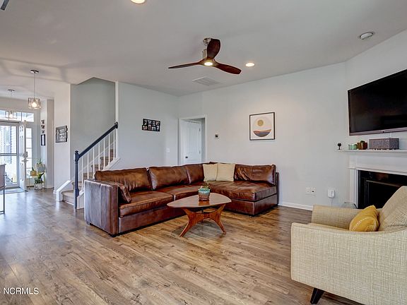 5th image of 3106 Beechnut Ct