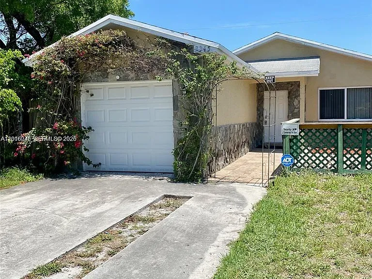 2345 Douglas St — Photo 40
