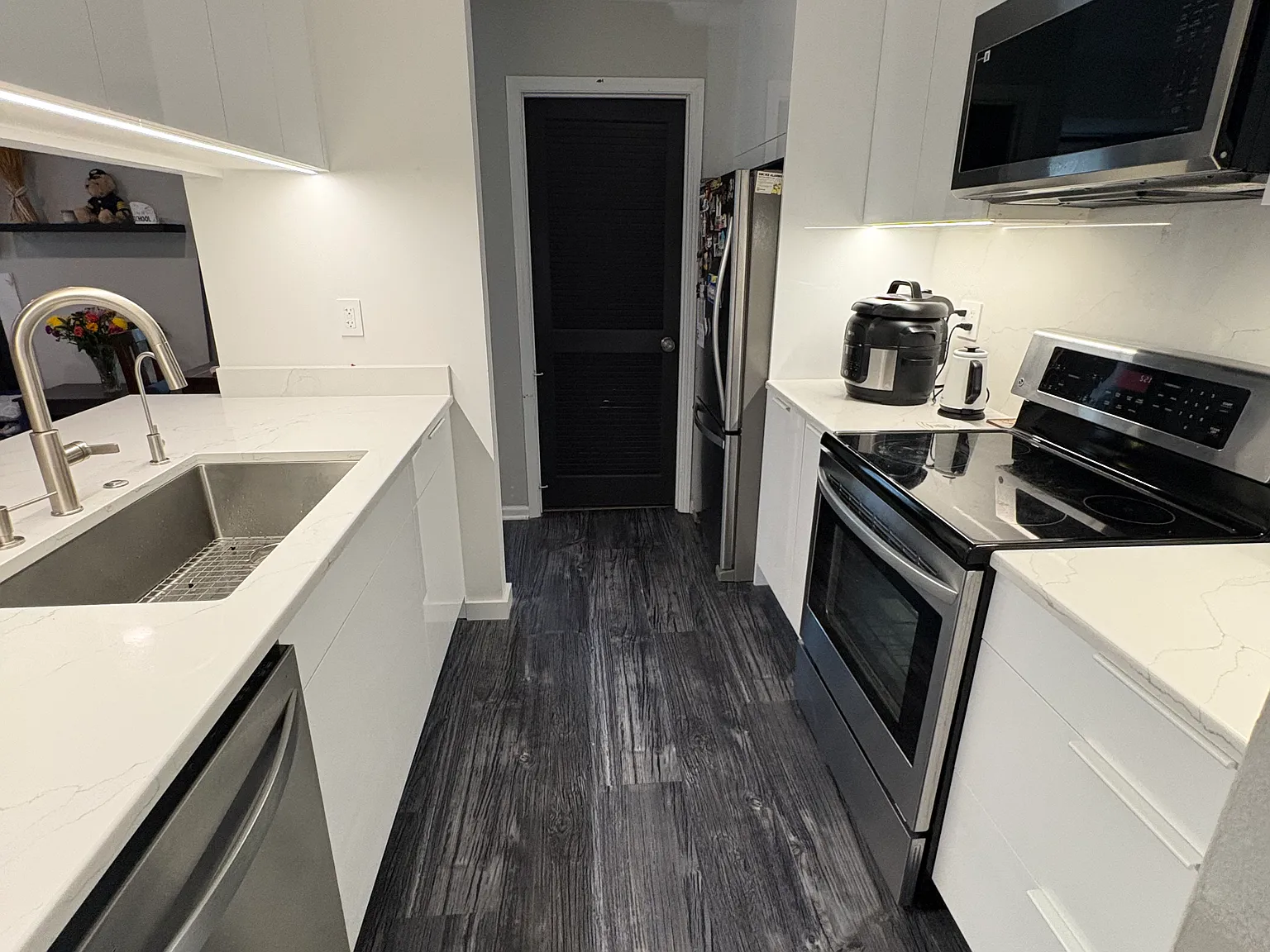 2 bed, 1.5 bath, 1100 sqft, $2,300 — Photo 3